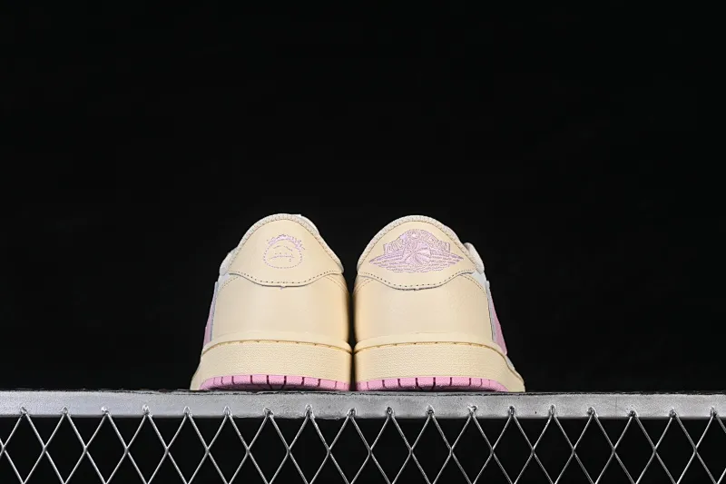 All categories Air Jordan Jordan series basketball shoes Air Jordan 1 Low OG version Travis Scott x Air Jordan 1 Low OG AJ1 Joe 1 undercut low IQ7604-100